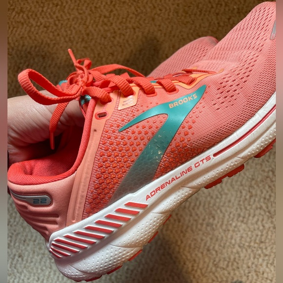 Brooks Adrenaline GTS Peach and Aqua Sneakers - Picture 4 of 7